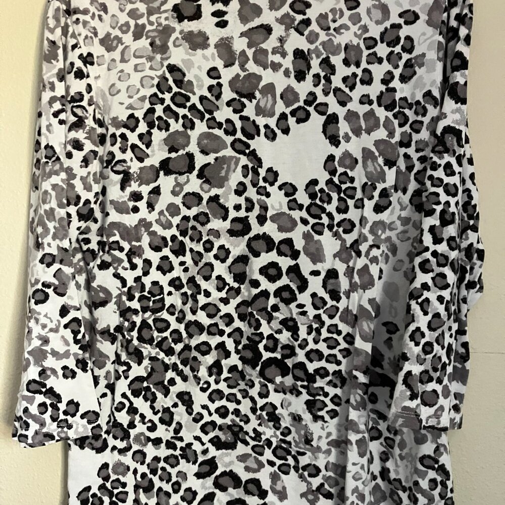 Laura Ashley Gray Leopard Ladies Top - Picture 8 of 8